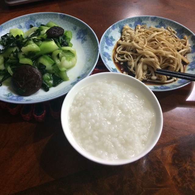 葱油金针菇——10分钟快手菜，你绝对不能错过的美味~