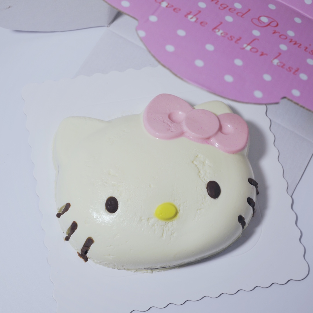 6寸kitty芝士慕斯蛋糕