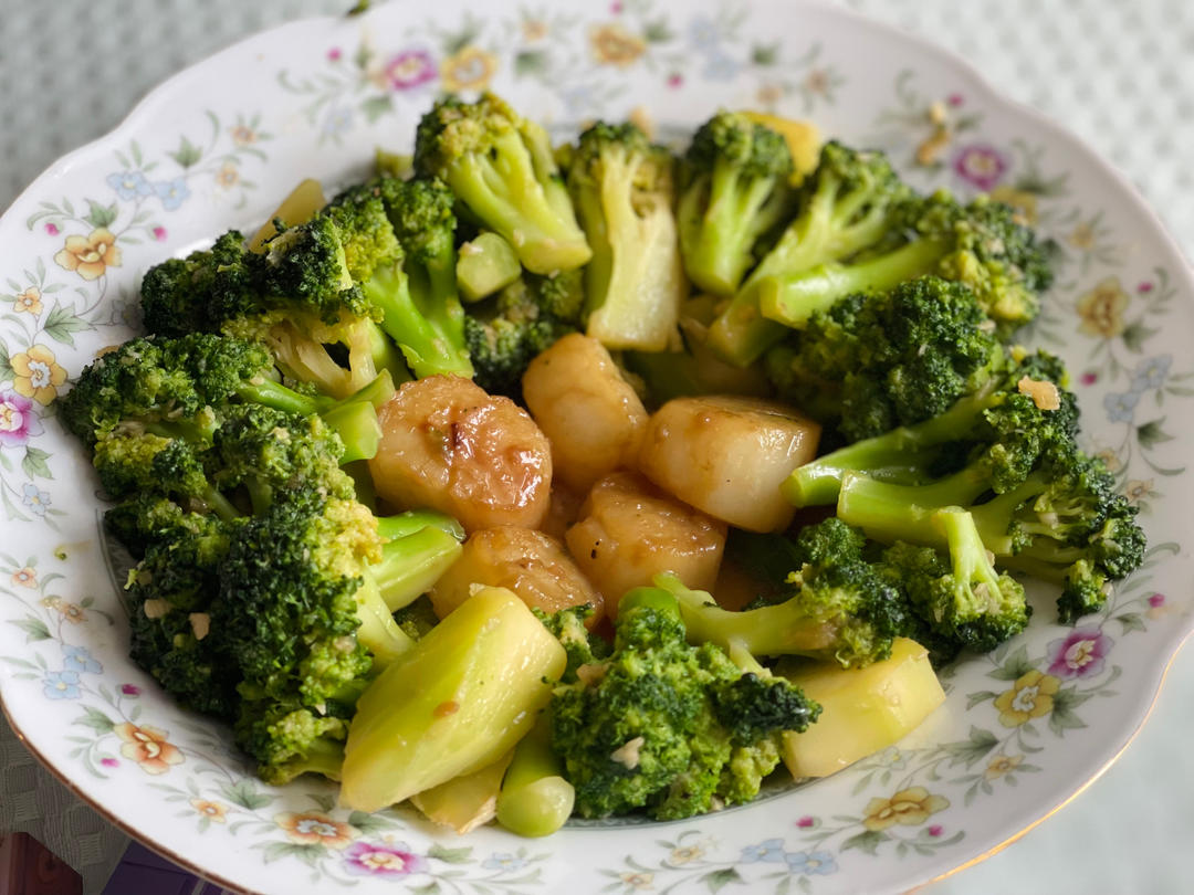 年夜饭菜单--蒜蓉西兰花炒带子，颜值高，味道好，营养满分