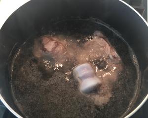老黄瓜猪骨汤的做法 步骤2