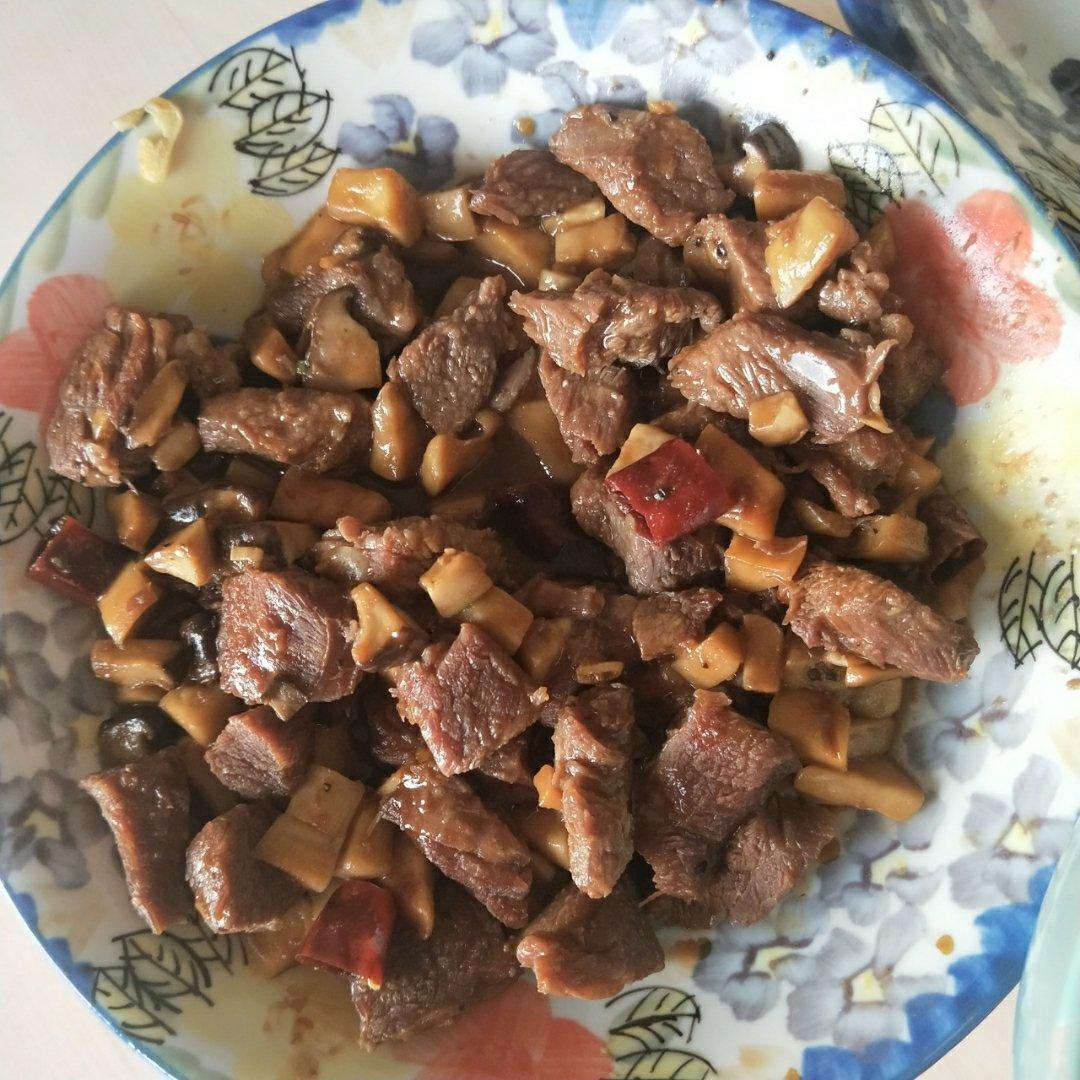黑椒杏鲍菇牛肉粒
