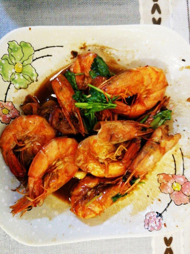 吃完还会继续舔手指的    快手油闷大虾