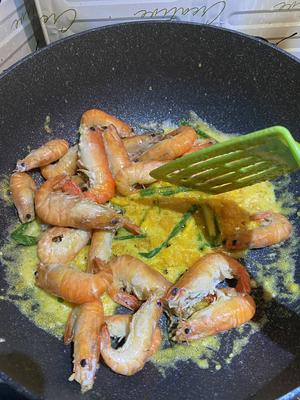 蛋黄焗草虾的做法 步骤3