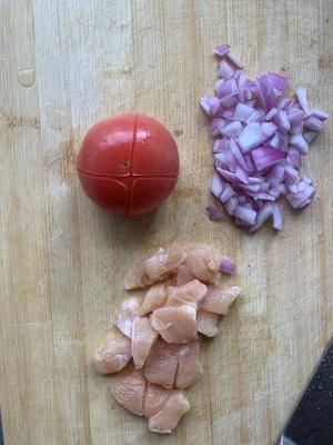 大儿童｜番茄鸡胸肉伪奶油海洋贝壳卡通意面超轻食的做法 步骤1