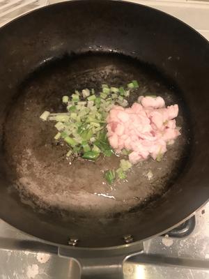 榛蘑焖饭的做法 步骤4