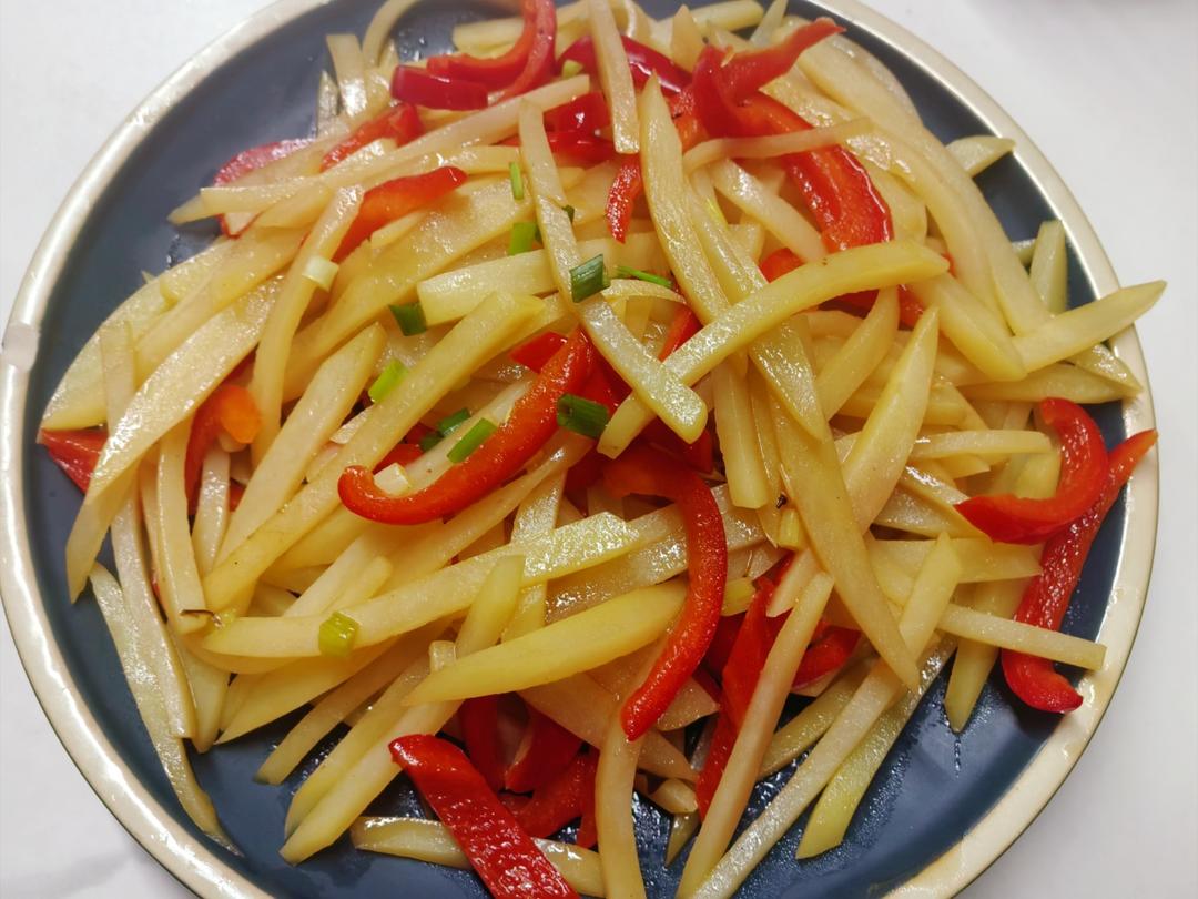 （5分钟之内做好）红椒土豆丝