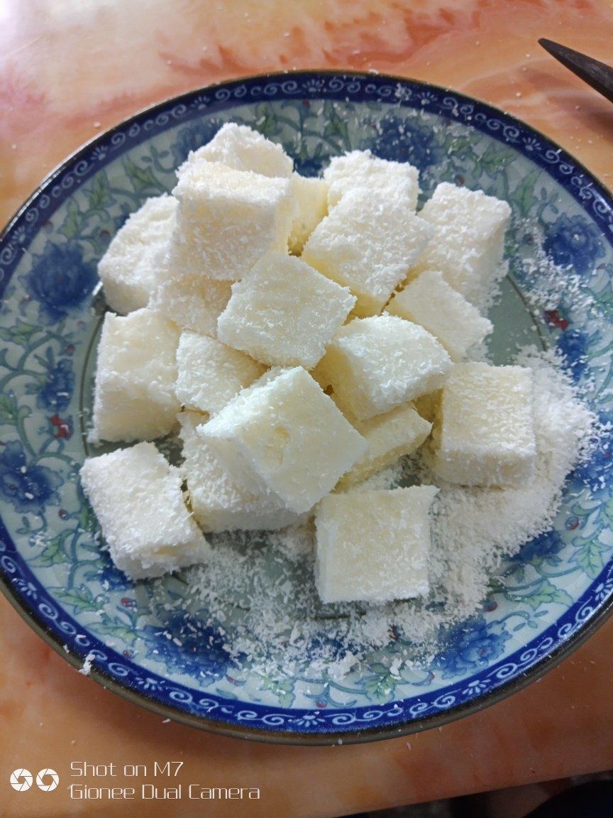 自制椰汁糕 椰丝牛奶小方块