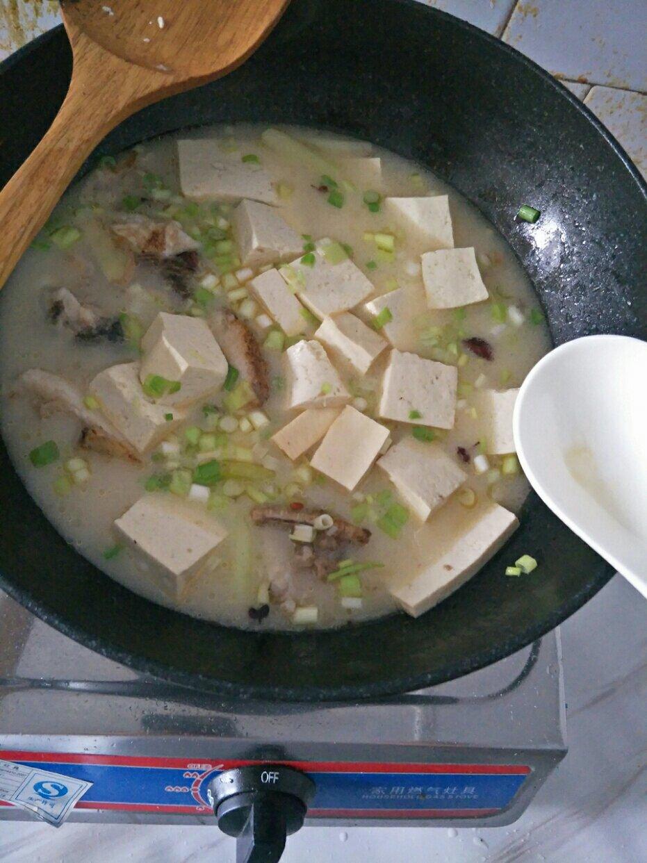鲫鱼豆腐汤