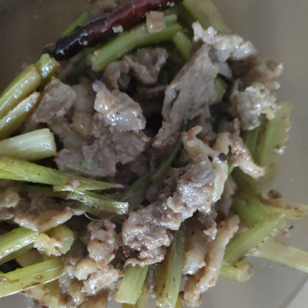 超下饭的芹菜炒牛肉