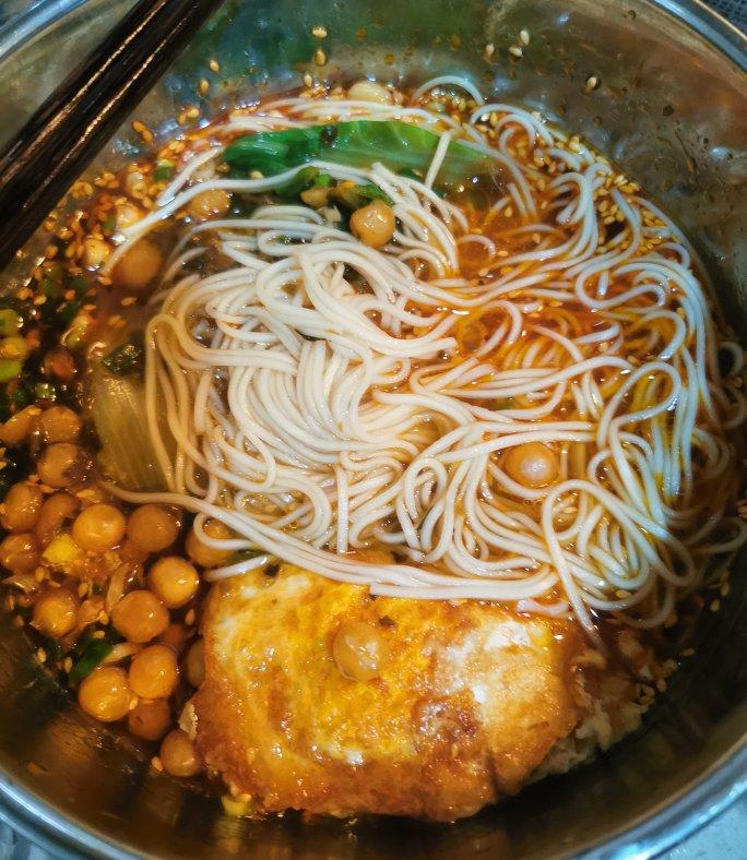 十分钟搞定的酸汤面（热汤面）