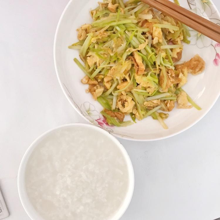 韭黄炒鸡蛋