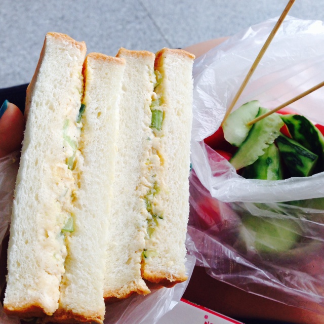 黄瓜农家奶酪三明治