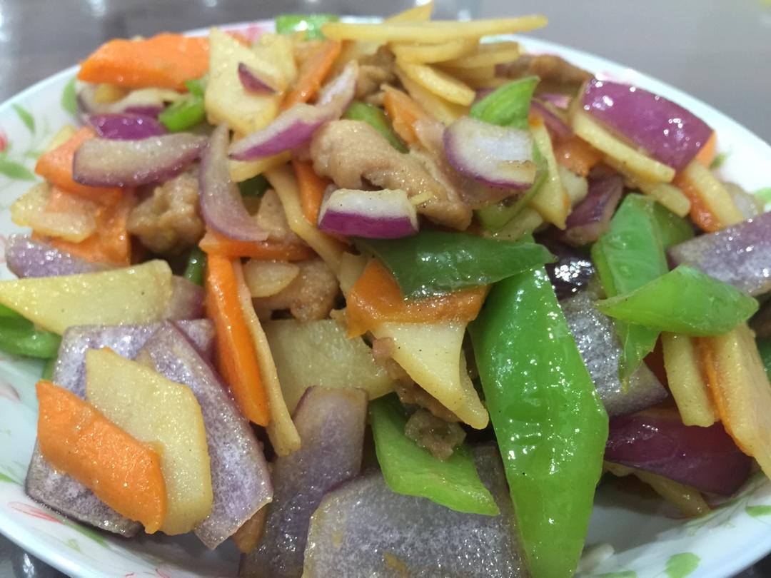 青椒炒土豆胡萝卜片