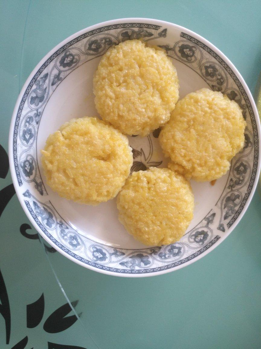 有人叫我二狗子做的鸡蛋米饭饼