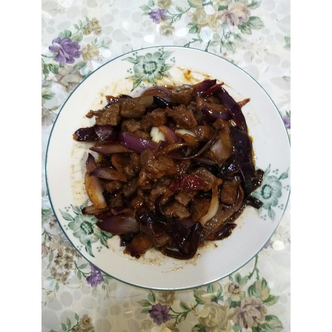 孜然洋葱炒牛肉粒