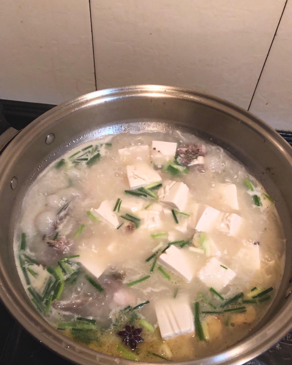 鲫鱼豆腐汤