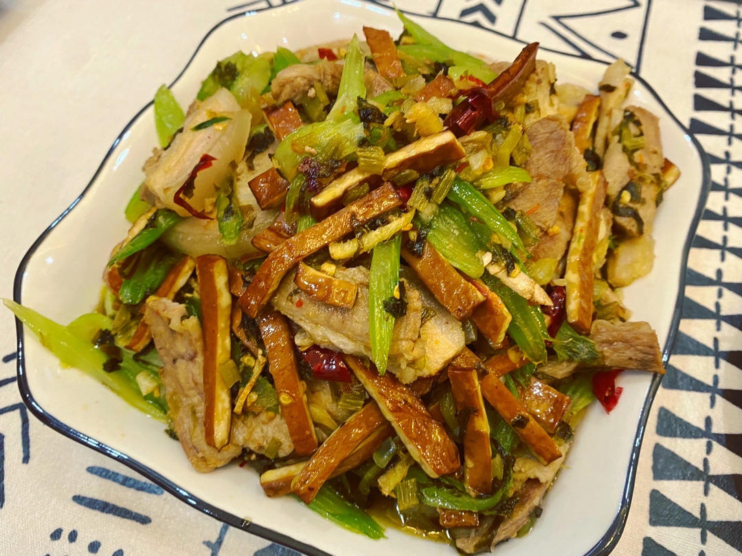 芹菜香干炒肉丝