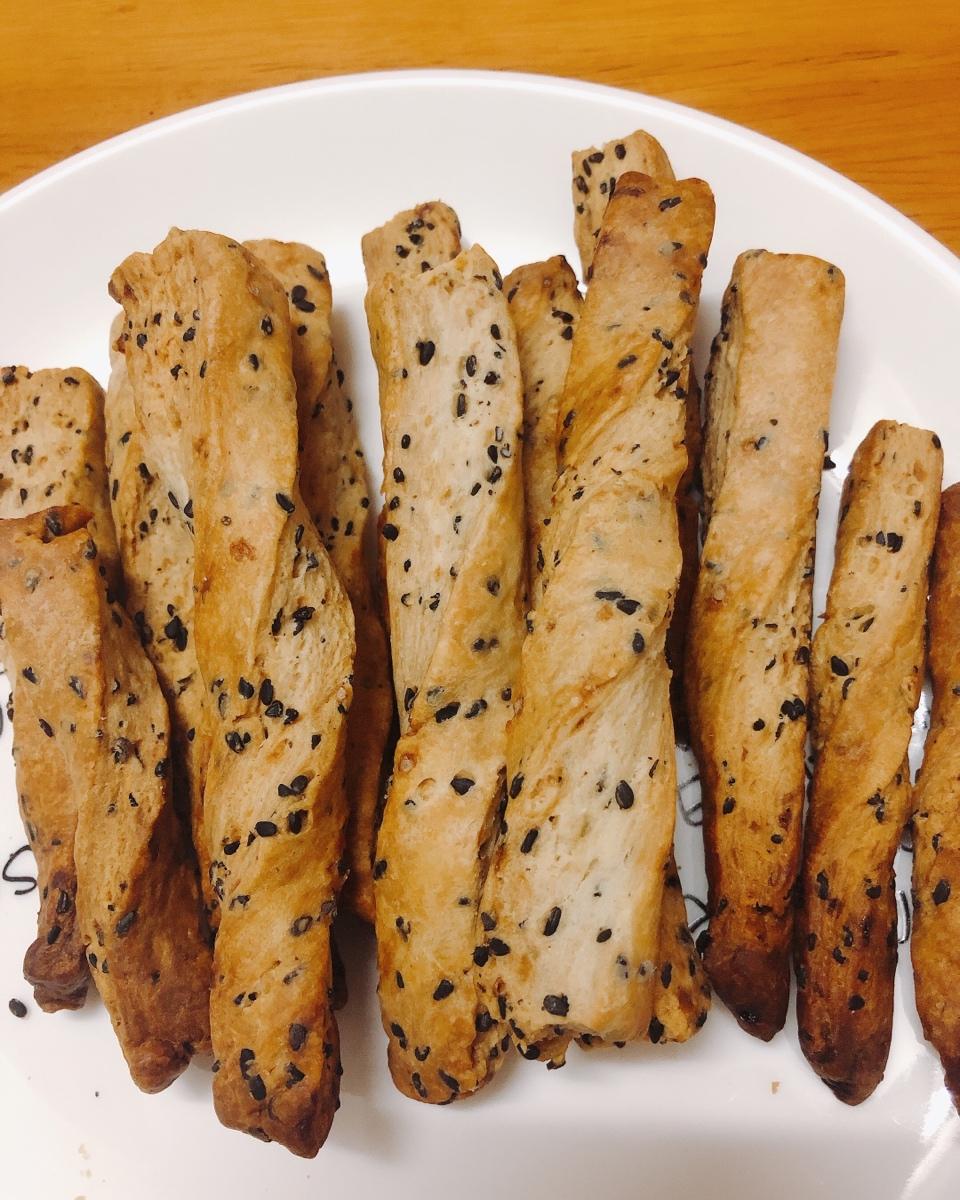 椒盐芝麻咸饼干棒