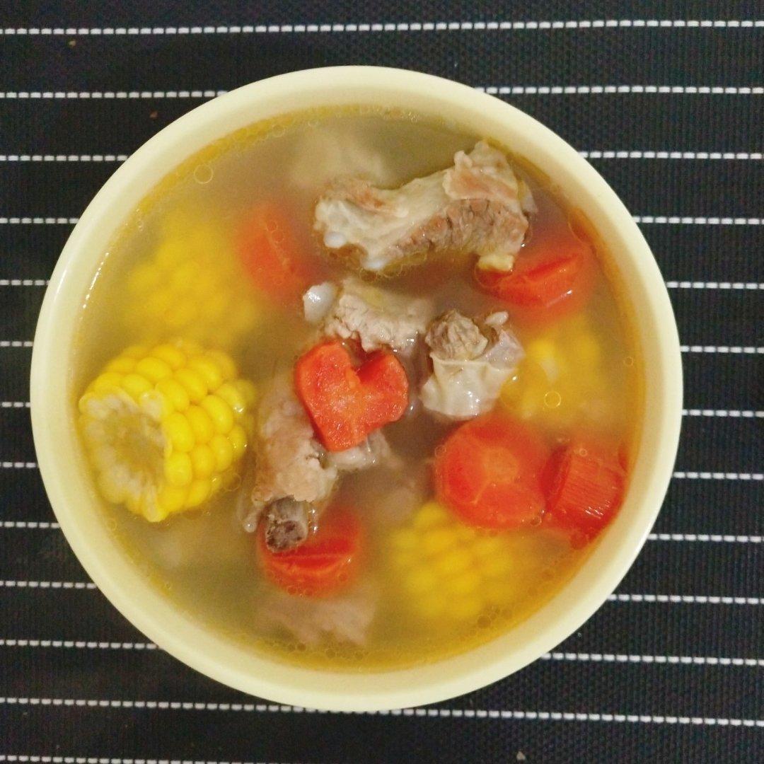 胡萝卜玉米排骨汤