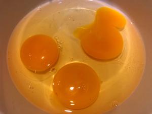 姥姥家💙大酱炒鸡蛋的做法 步骤3