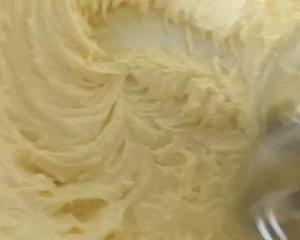如何打发黄油的做法 步骤8
