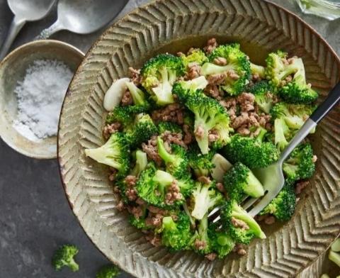 牛肉糜炒西兰花（家常牛肉料理）美善品小美食谱