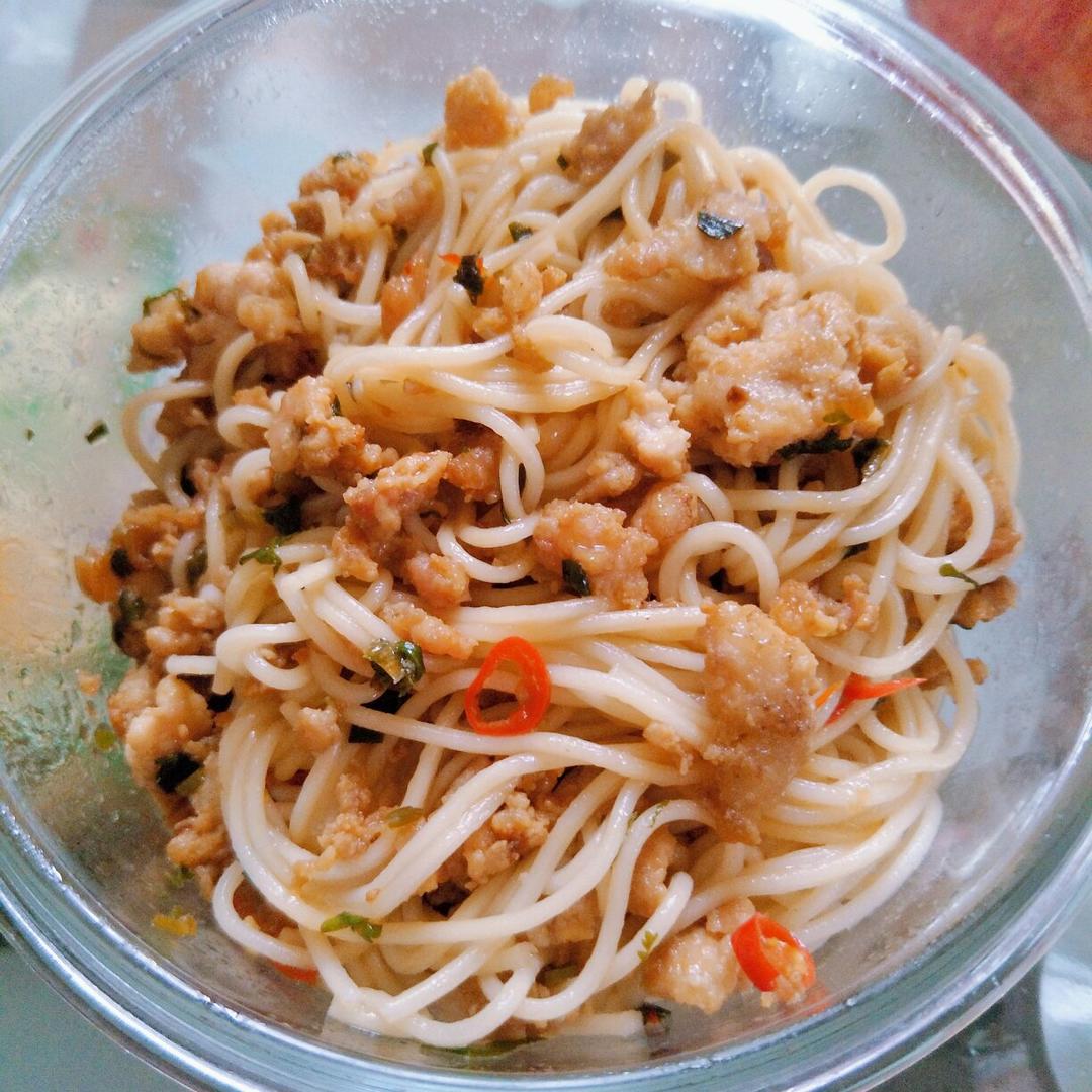 辣辣的干拌面