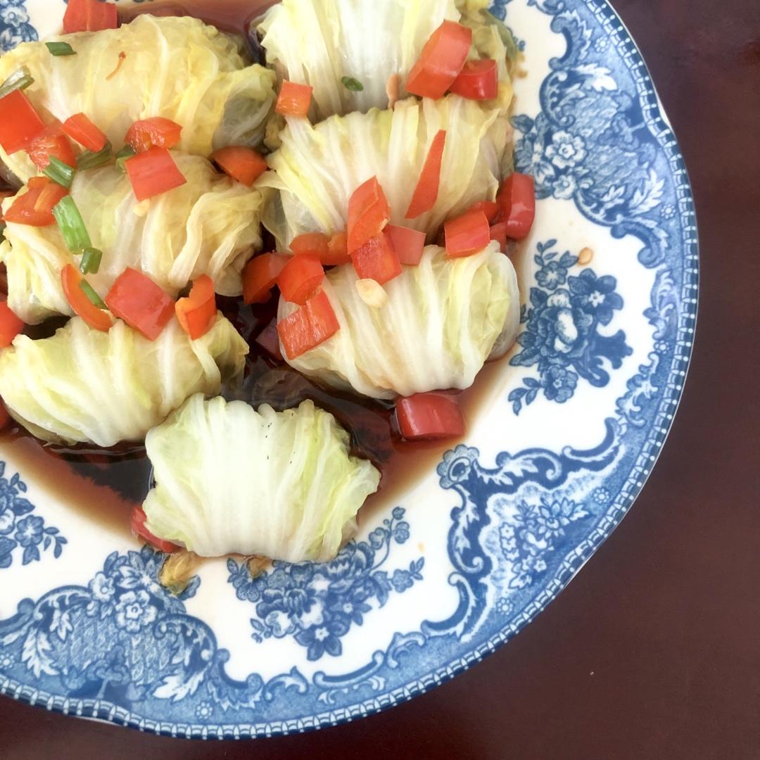 过年餐桌上必备的一道菜，翡翠白玉卷