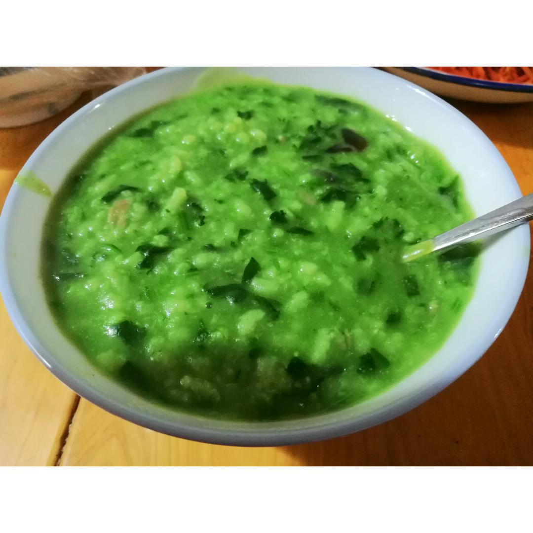 菠菜鸡蛋小米粥