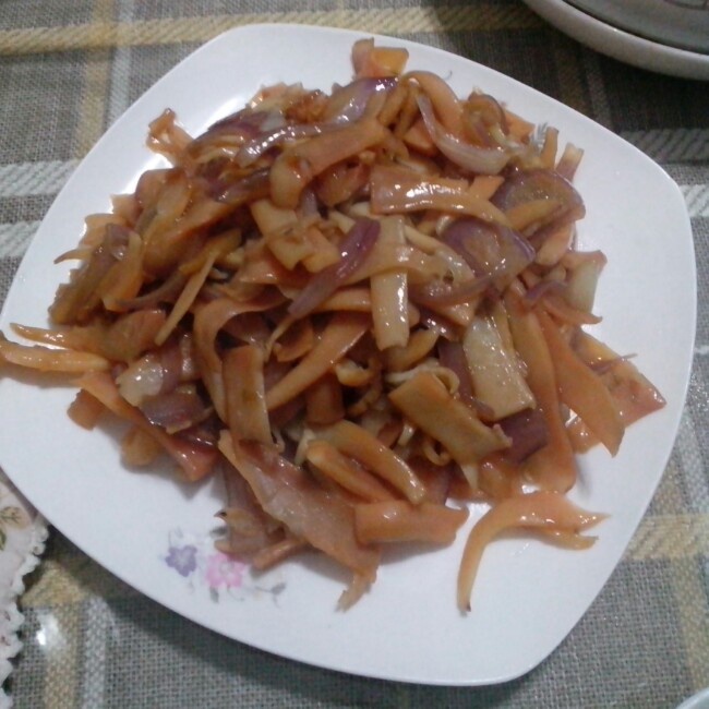 洋葱炒墨鱼干