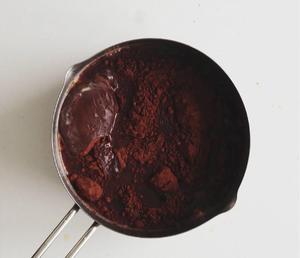 好吃又简单的巧克力焦糖奶油布丁的做法 步骤6