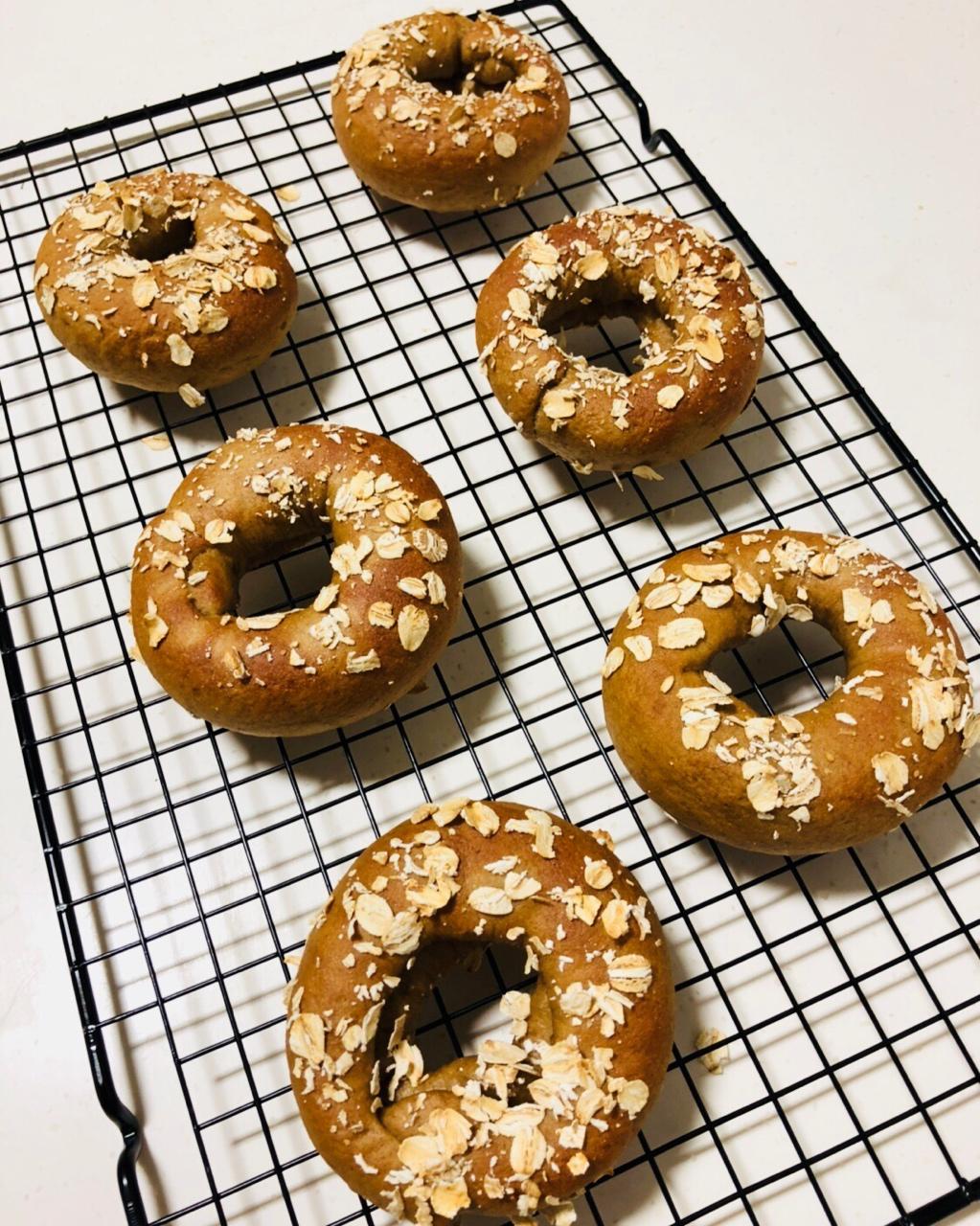 生活充满诱惑做的无油黑麦迷你贝果