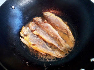 香煎黄花鱼的做法 步骤10