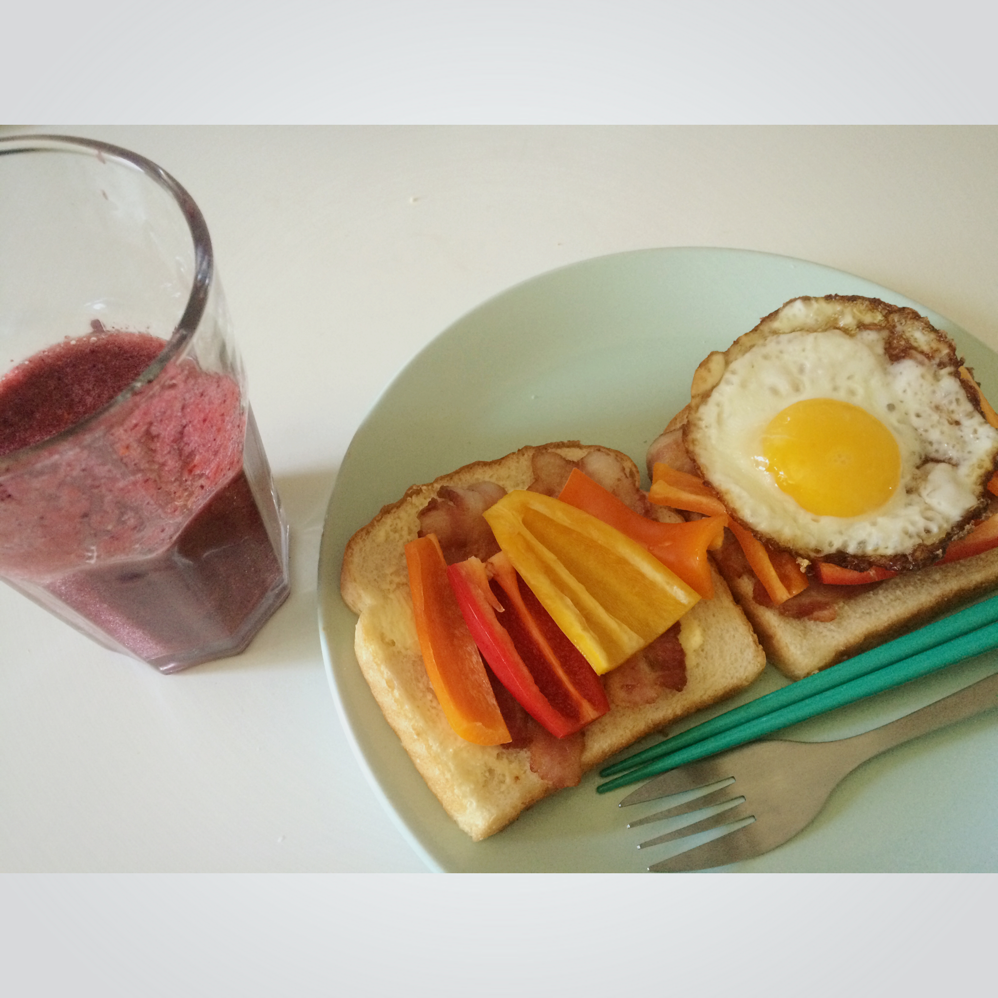 超随意的开放式三明治以及贝果三明治