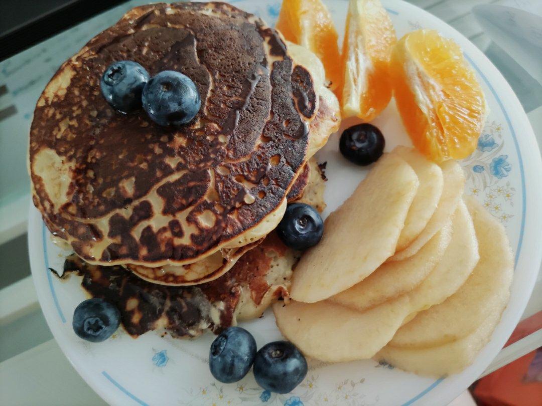 【减脂早餐】无油香蕉松饼（超简单）