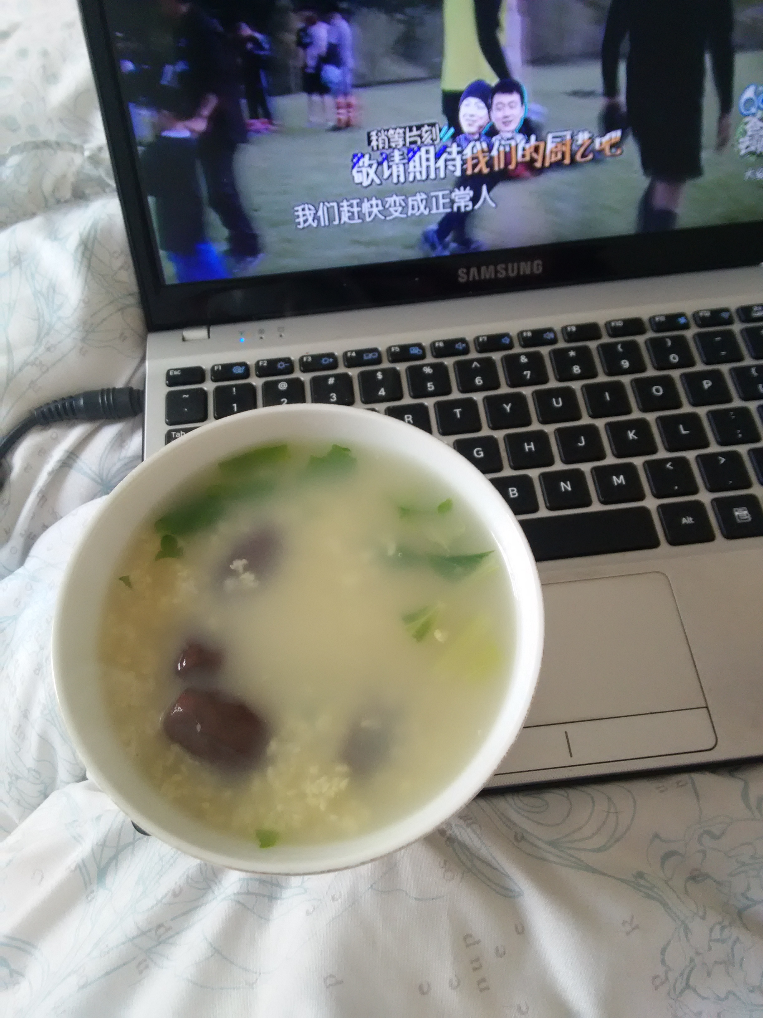 菠菜鸡蛋小米粥