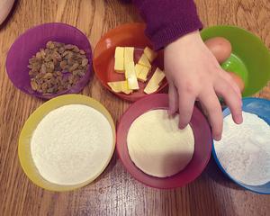 小朋友可以自己做的——葡萄干奶酥饼干🍇的做法 步骤1