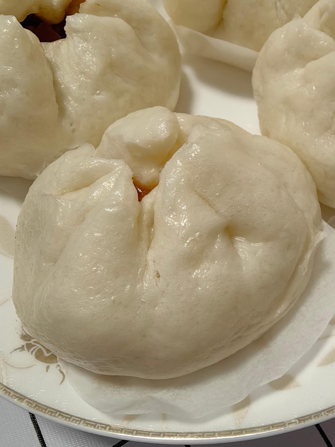 云朵般松软爆浆蜜汁叉烧包