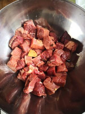 番茄胡萝卜炖牛肉的做法 步骤1