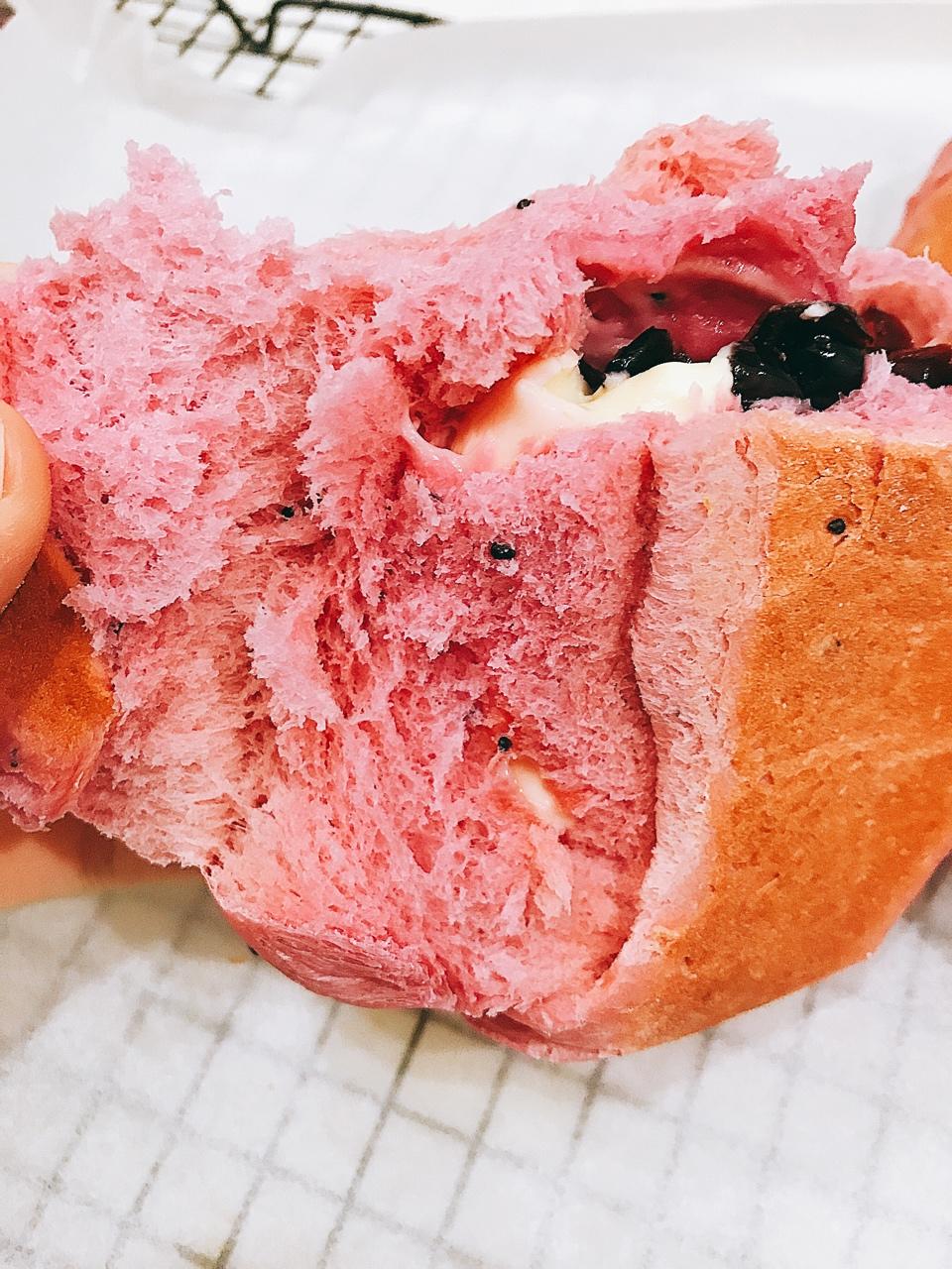 天然酵种火龙果奶酪软欧