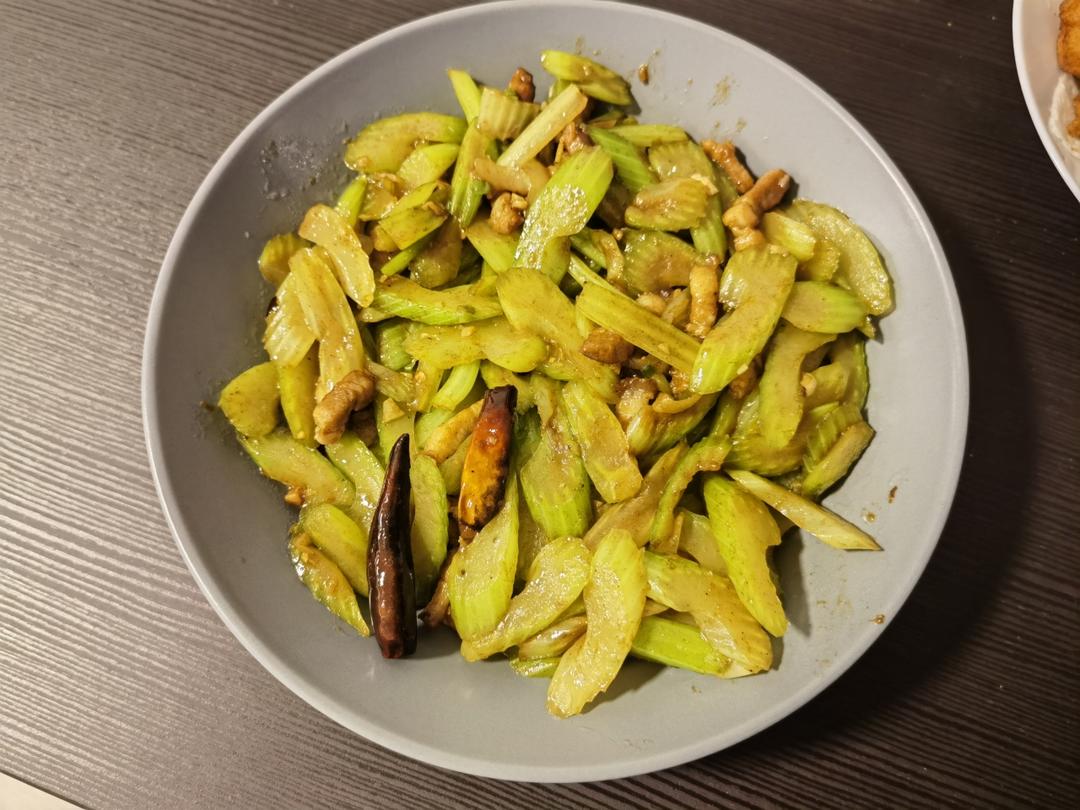 下饭芹菜炒肉