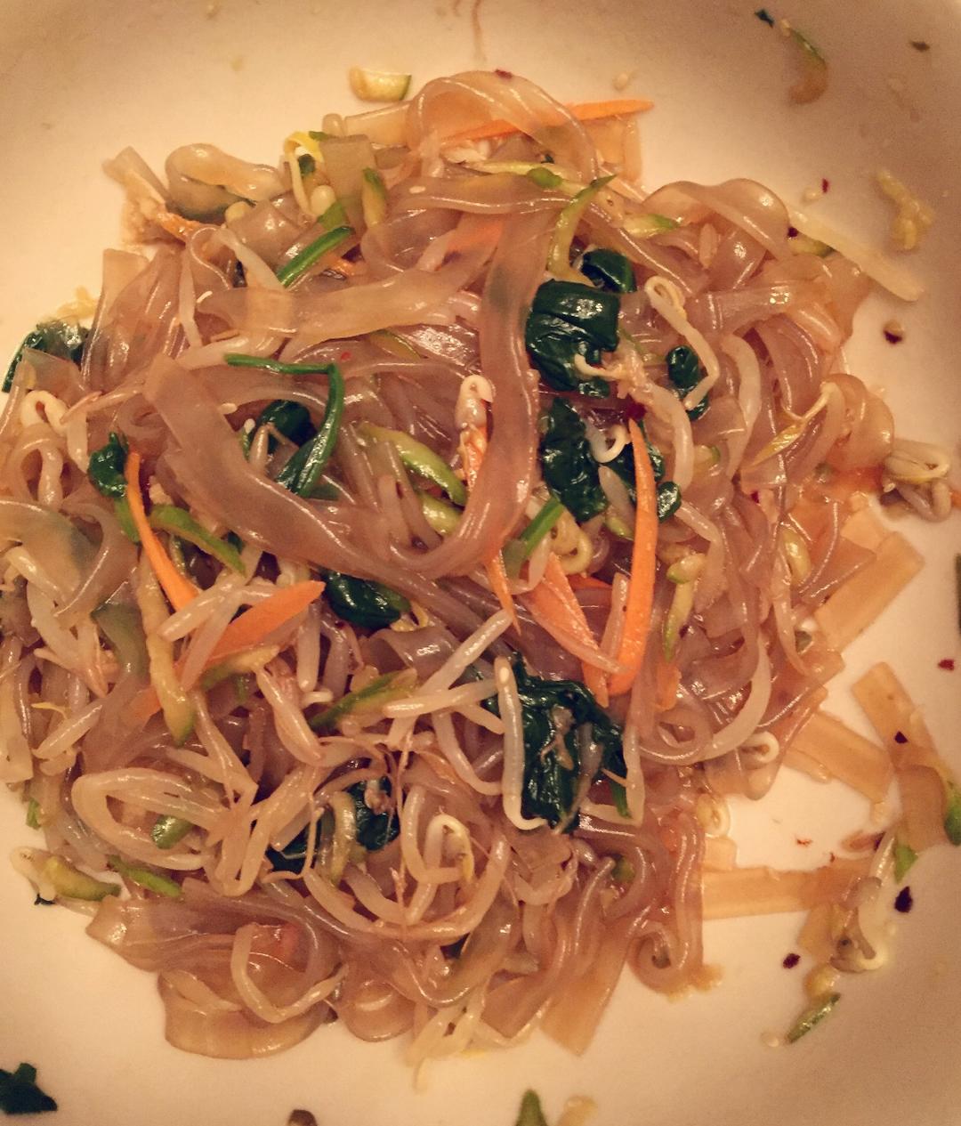 酸辣菠菜豆芽拌红薯粉