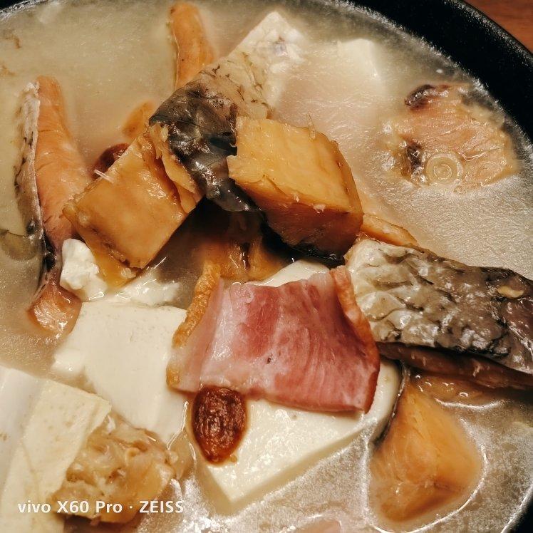千岛湖鱼头豆腐汤