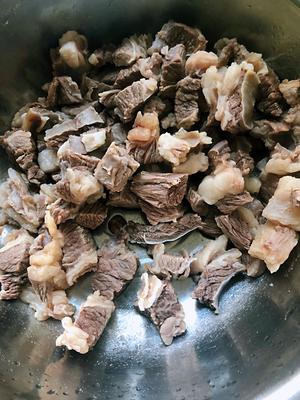 红烧牛肉炖土豆的做法 步骤1