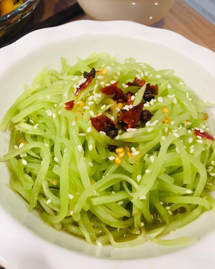 凉拌莴笋