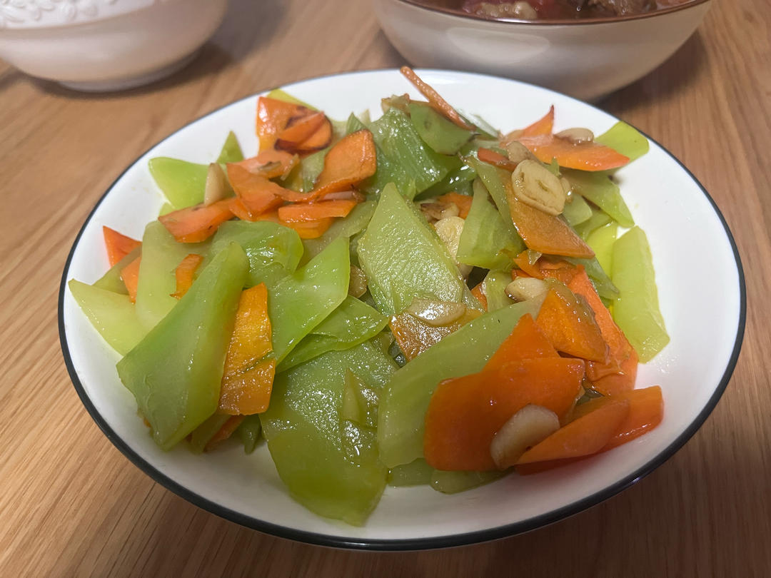 清炒菱形莴苣片