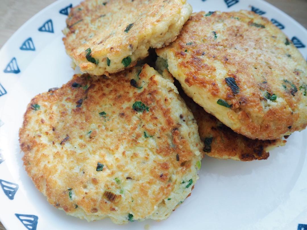 香煎豆渣饼 Sautéed Dofu with Spring Onion