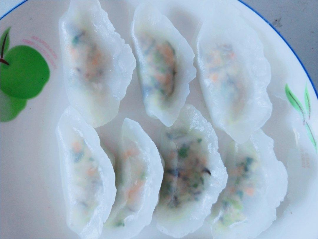 晶莹剔透的爱心花样水晶虾饺