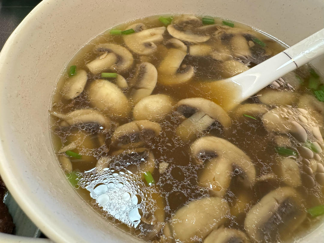 明明是素汤 却鲜得像鸡汤一样的「口蘑汤」