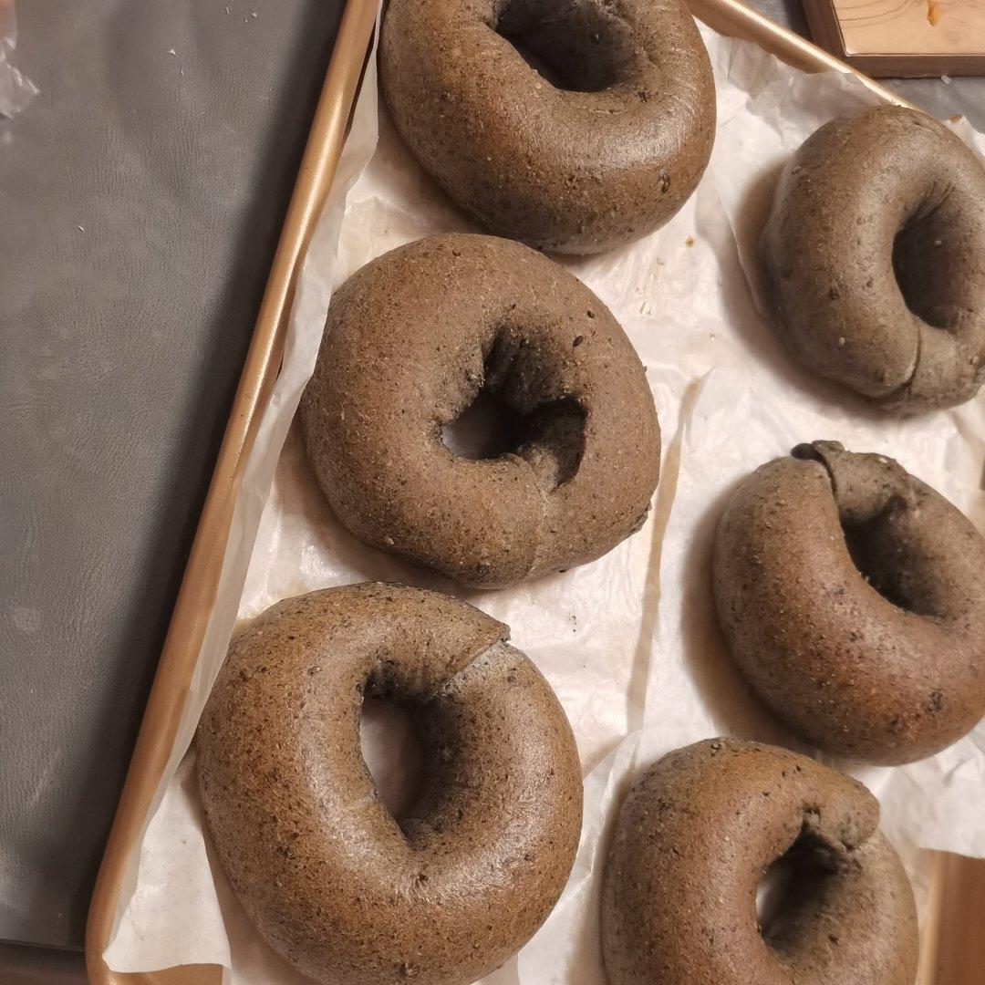 双倍黑芝麻奶酥贝果🥯一起吃养生贝果吧